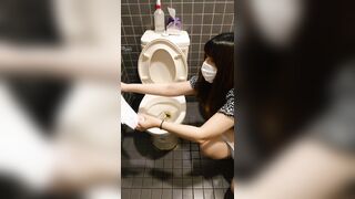 Chinese girls peeing
