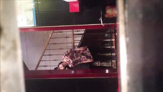  Girls peeing