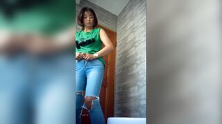 Girls peeing tumbler