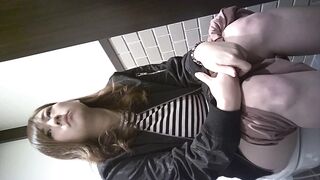  Girls peeing