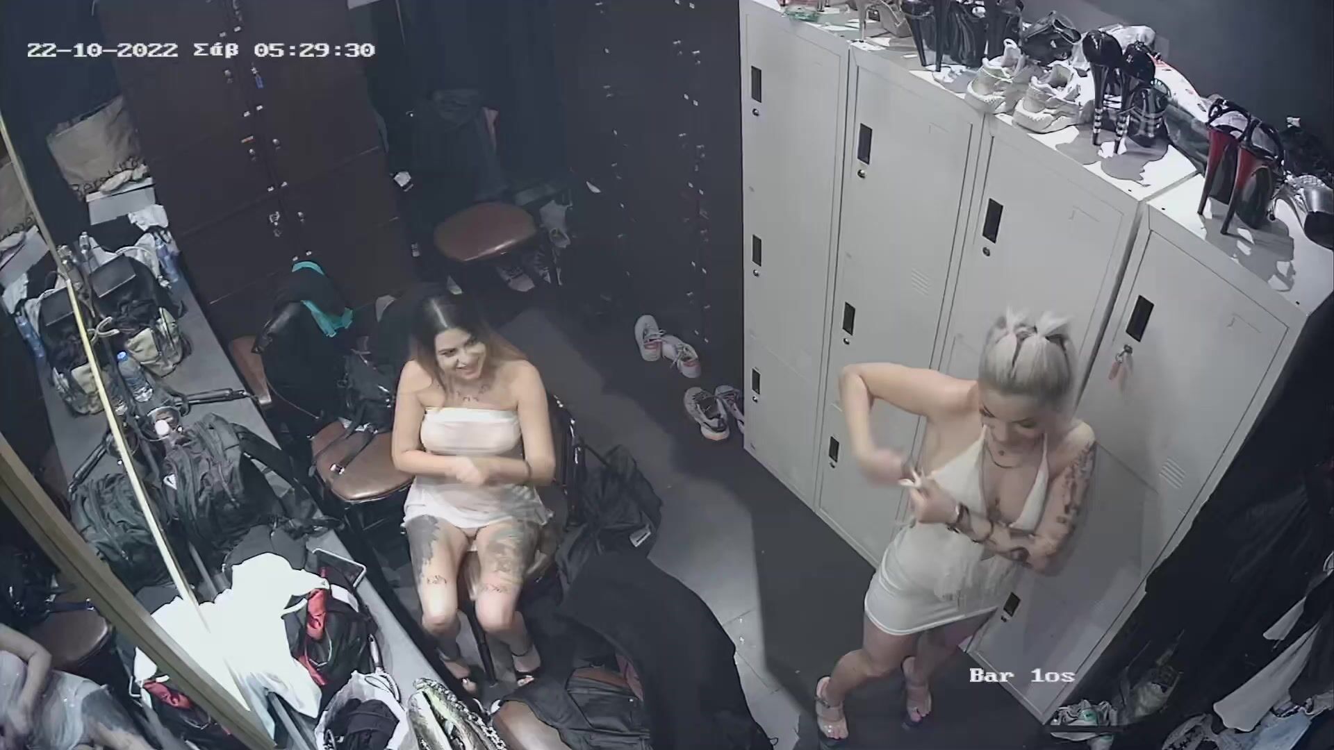 unisex locker room voyeur hidden cam