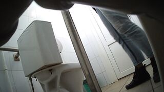 WC spy porn