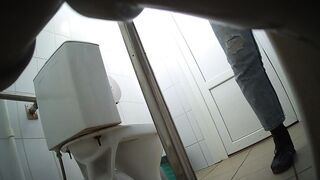WC spy porn