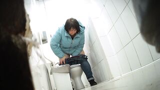  Toilet Voyeur