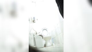 Girls toilet voyeur