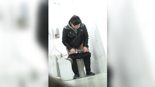 Girls toilet voyeur