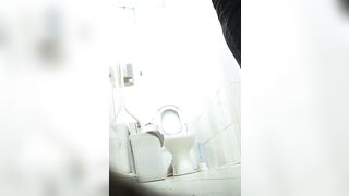 Girls toilet voyeur