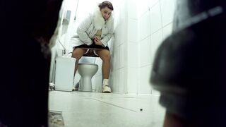 Spy piss WC