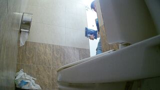 Voyeur WC porn