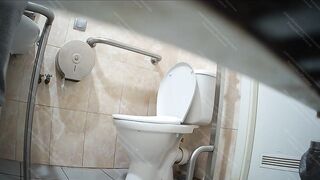 Girl toilet voyeur