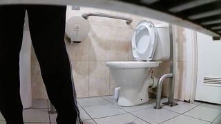  Toilet Voyeur