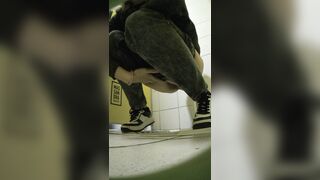  Toilet Voyeur