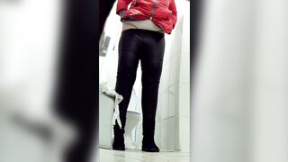 Voyeur toilet spy