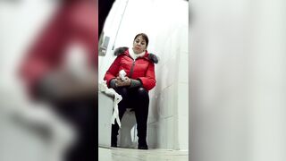 Voyeur toilet spy