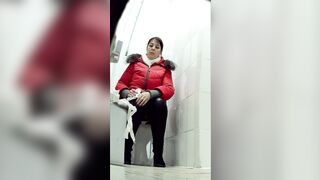 Voyeur toilet spy