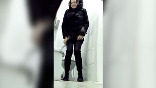  Toilet Voyeur