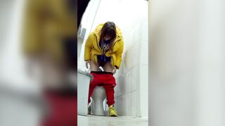 Schoolgirl pissing porn