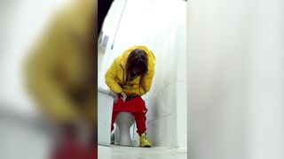Schoolgirl pissing porn