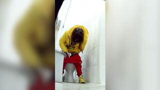 Schoolgirl pissing porn