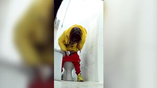 Schoolgirl pissing porn