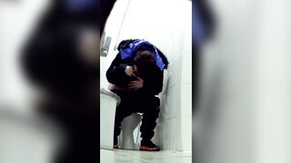 Girls peeing hidden