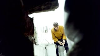  Toilet Voyeur