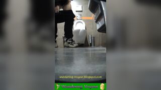 Ebony pissing porn