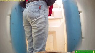 Sister toilet voyeur