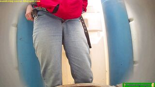 Sister toilet voyeur