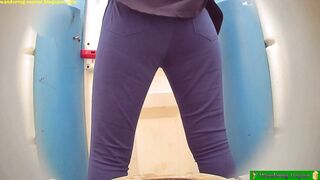 Voyeur women toilet