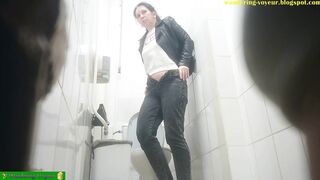  Toilet Voyeur
