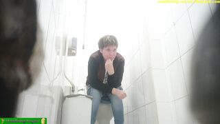 Spy asian guy jerk off in toilet 