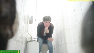 Spy asian guy jerk off in toilet 