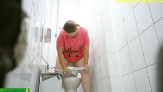Girls pee toilet spy
