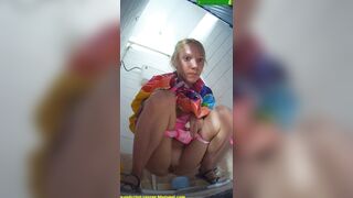 Captioned white women pissing porn