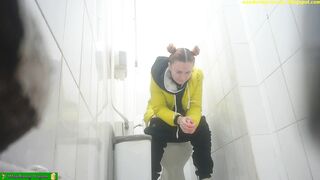  Toilet Voyeur
