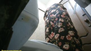 Free videos of shaved pussy pissing in toilet you porn