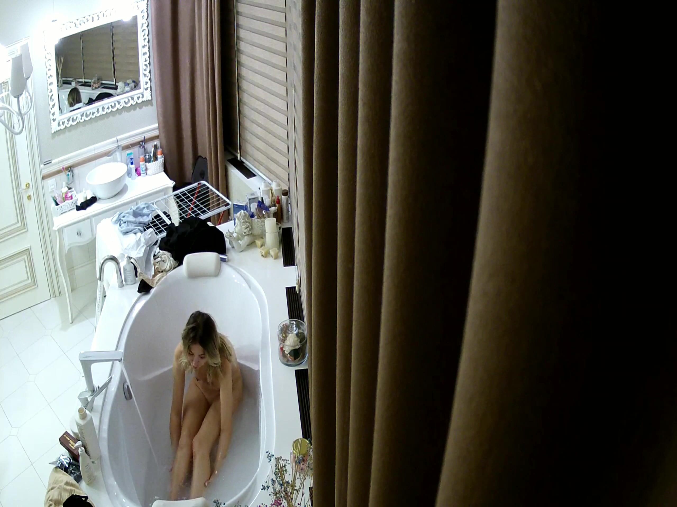 Nude shower spy