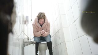 Pissing on the kitchen counter porn