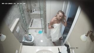Alinity shower porn