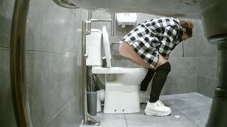 Pissing inside her porn tubes