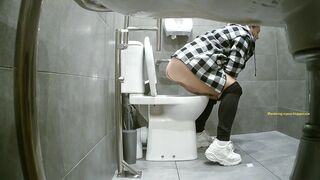 Pissing inside her porn tubes