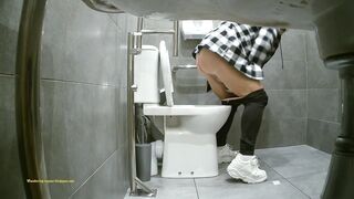 Pissing inside her porn tubes