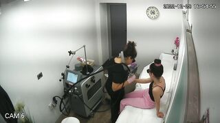 Girl shaving her pussy
