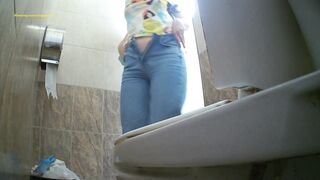Pissing in her her hair porn