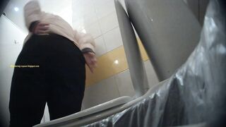 Facesitting pissing porn video