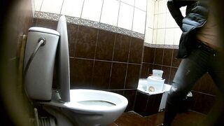 Grabbing girls while theyre pissing porn