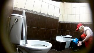 Pissing in home bathroom porn