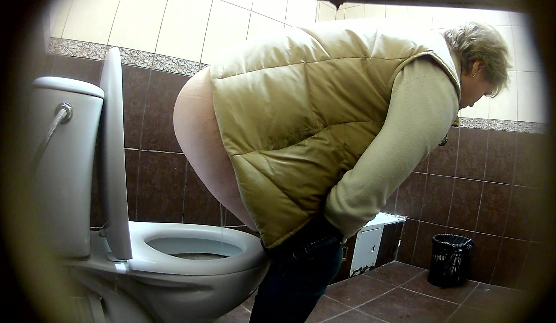 Young hairy teens on toilet pissing porn