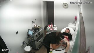 Women shaving pussy